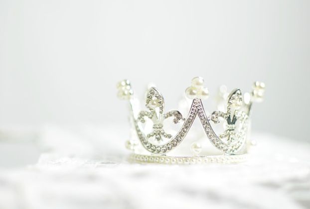 Book review: Royal Rebel – Carina Axelsson’s tiara girl