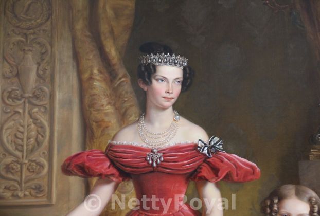 Noordeinde Palace – A known tiara at the Gallery Room